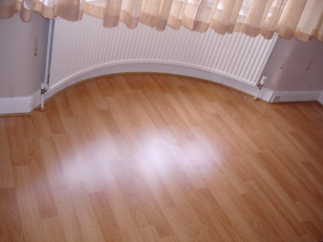 curvedbeadingunderradiatorwithlaminateflooring.jpg